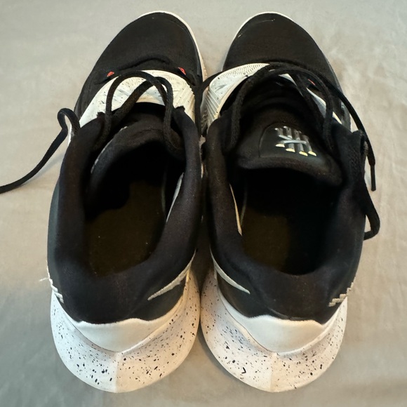 Nike Kyrie 3 Team Low Black White ! SOLID SHOES! For the collectors. - Picture 9 of 16
